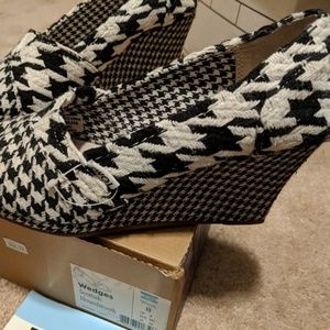 Tom's Scottish Houndstooth Wedges